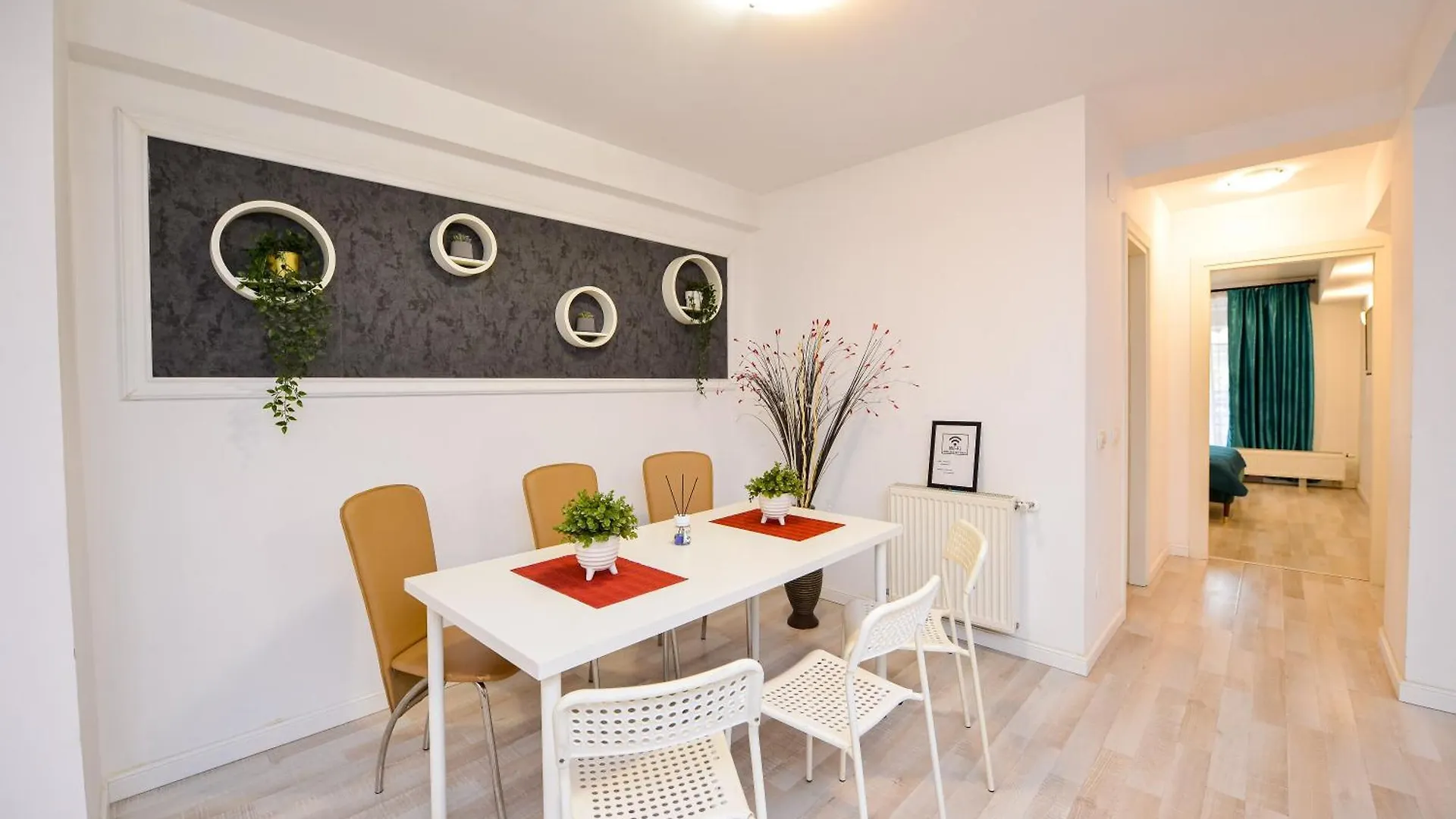 Royal Accommodation Bucureşti 0*,  România